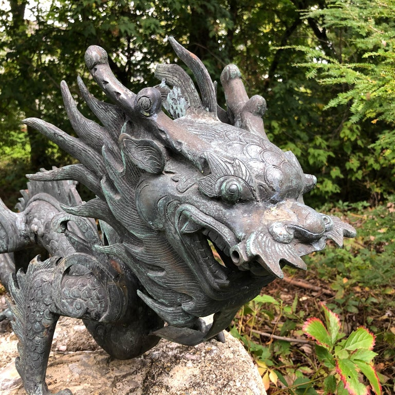 CHINESE OLD BRONZE COLLECTABLE HAND CARVED DRAGON STATUE ORNAMENT 