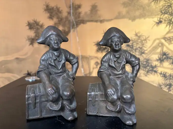 Pair Davy Jones Pirate Treasure Chest Bookends With Skull And Cross Bones Hats